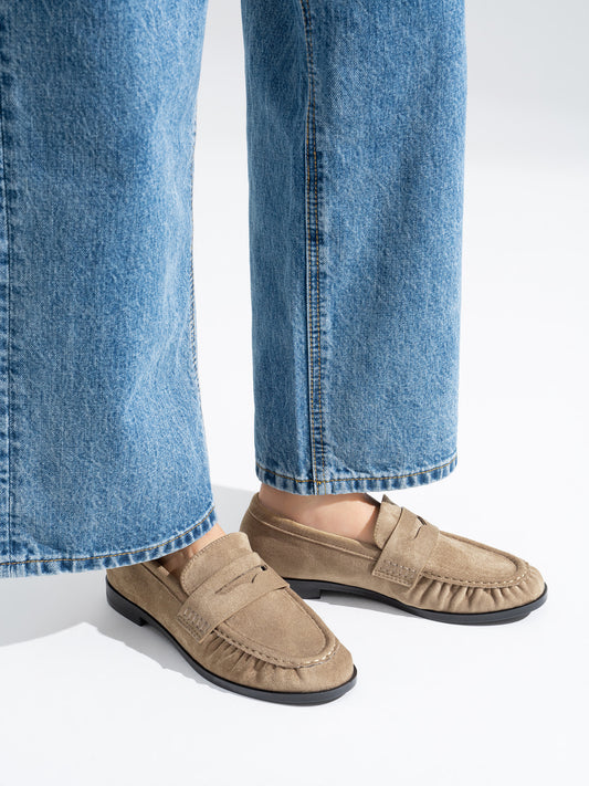 P146 | KHAKI